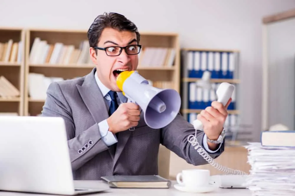 Cliente decepcionado porque aseguradora no contesta