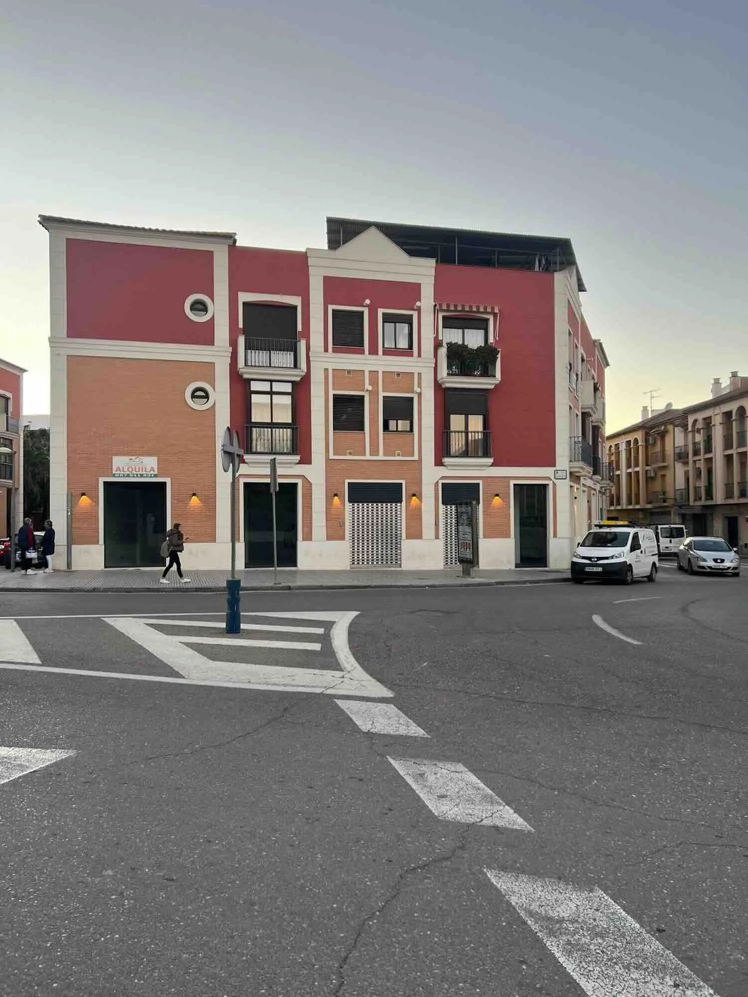 Definición de edificio residencial con locales comerciales en una comunidad de propietarios